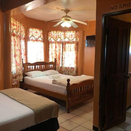 Chaleanor Hotel Дангрига Екстериор снимка