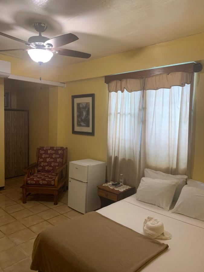 Chaleanor Hotel Дангрига Екстериор снимка