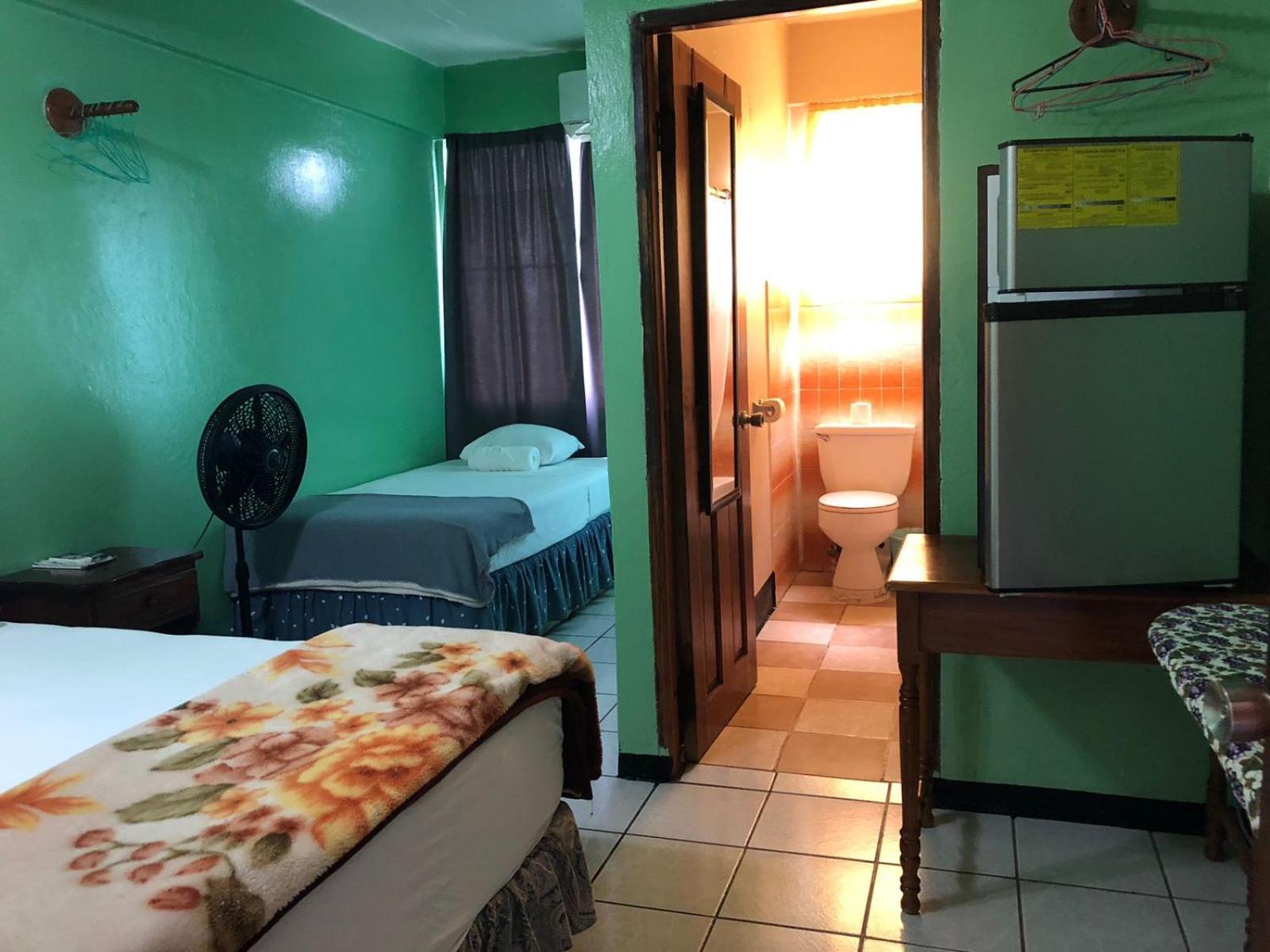 Chaleanor Hotel Дангрига Екстериор снимка