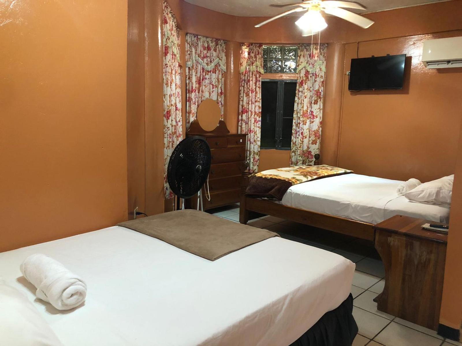 Chaleanor Hotel Дангрига Екстериор снимка