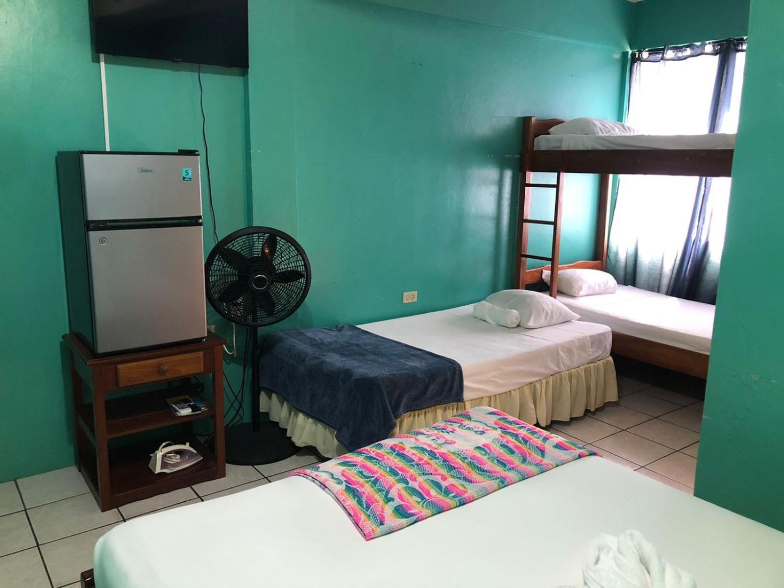 Chaleanor Hotel Дангрига Екстериор снимка