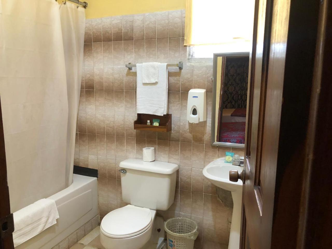Chaleanor Hotel Дангрига Екстериор снимка